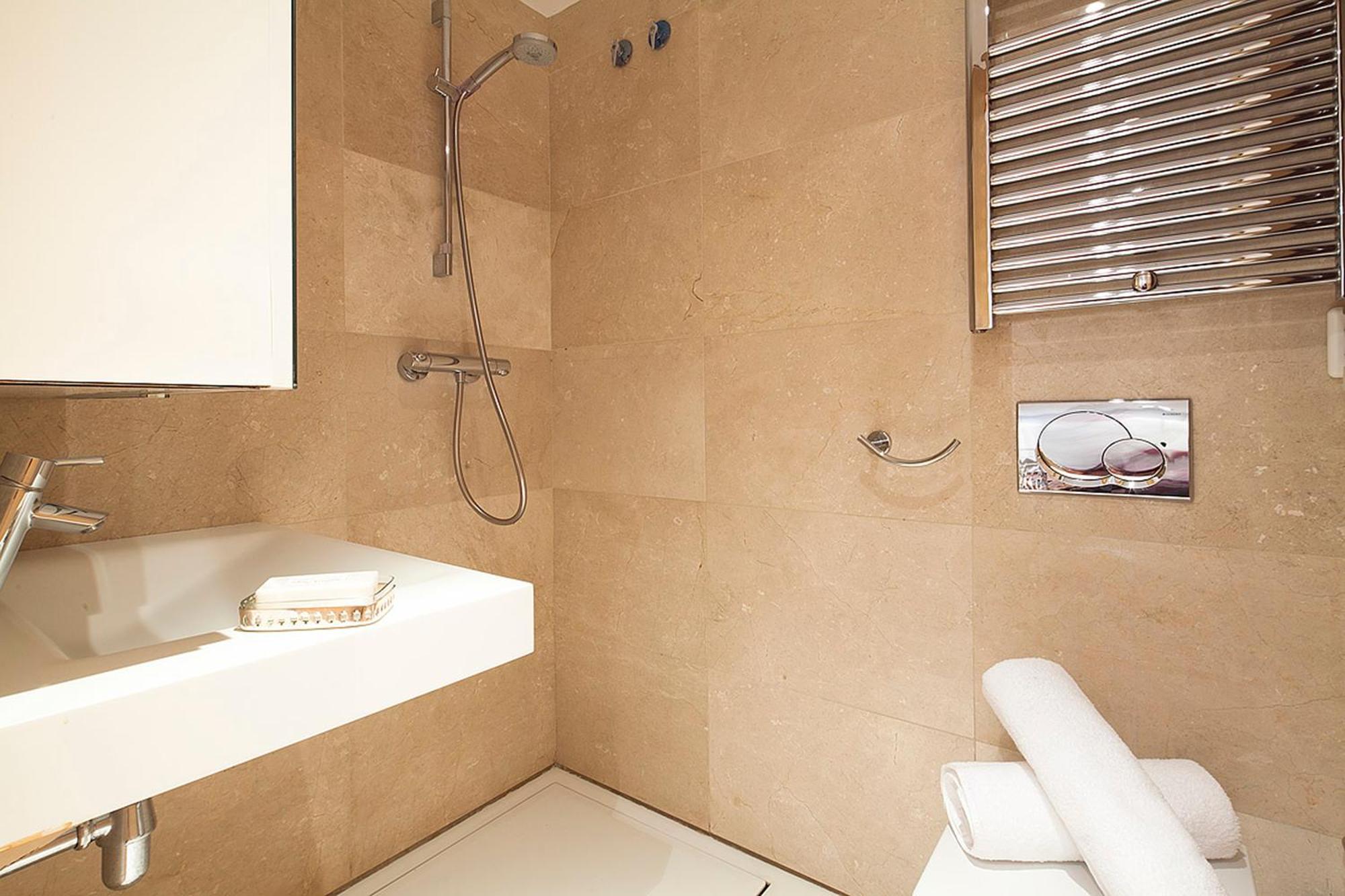 My Space Emirates - Splendid Apartment With Terrace And Pool Near Park Gueell Barcelona Zewnętrze zdjęcie